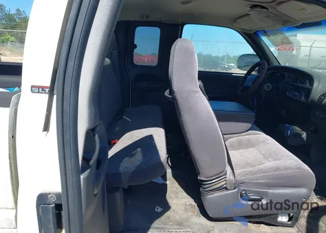 2001 Dodge Ram 1500 St z USA, uszkodzony, nr VIN 1B7HC13YX1J279387